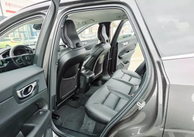 VOLVO XC 60 B4 D Momentum Pro