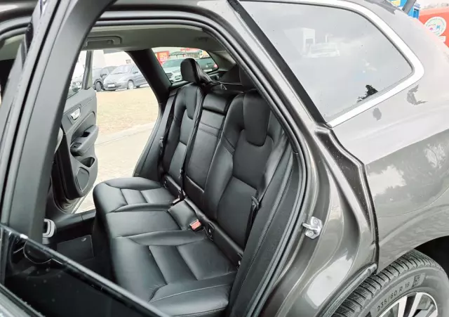 VOLVO XC 60 B4 D Momentum Pro