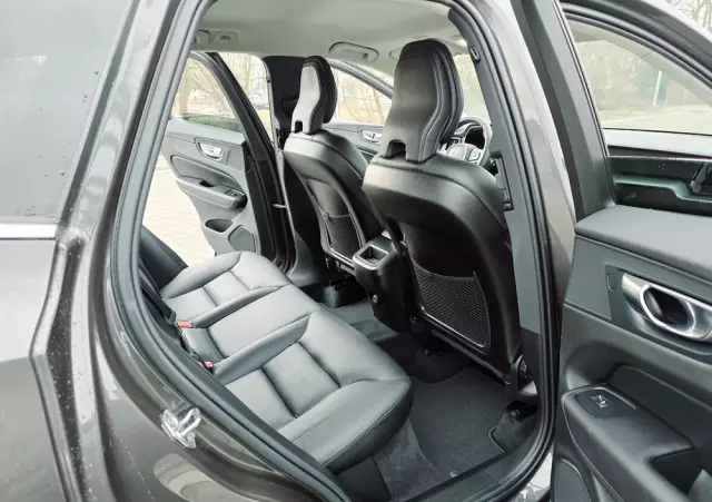 VOLVO XC 60 B4 D Momentum Pro