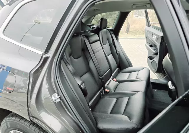 VOLVO XC 60 B4 D Momentum Pro