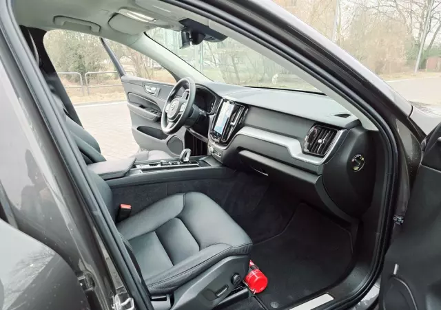 VOLVO XC 60 B4 D Momentum Pro