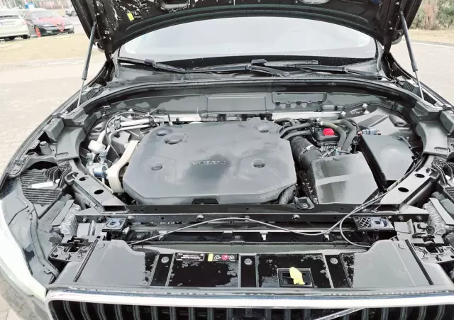 VOLVO XC 60 B4 D Momentum Pro