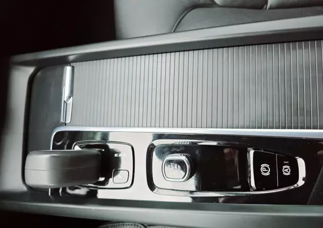 VOLVO XC 60 B4 D Momentum Pro