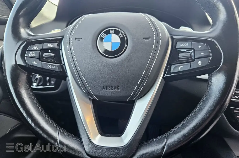 BMW Seria 5 530d xDrive Sport Line sport