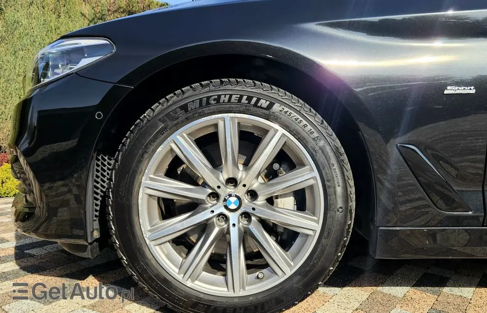 BMW Seria 5 530d xDrive Sport Line sport