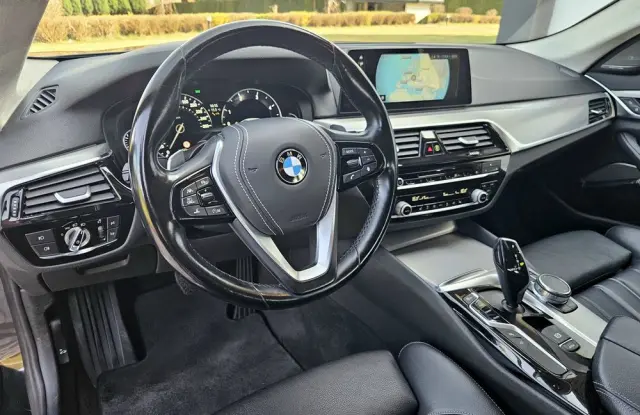 BMW Seria 5 530d xDrive Sport Line sport