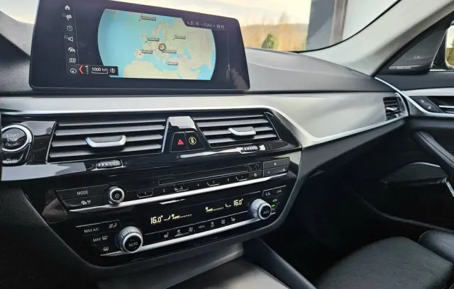 BMW Seria 5 530d xDrive Sport Line sport