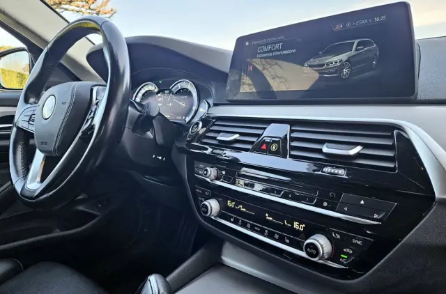 BMW Seria 5 530d xDrive Sport Line sport