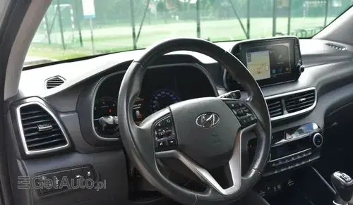 HYUNDAI Tucson 