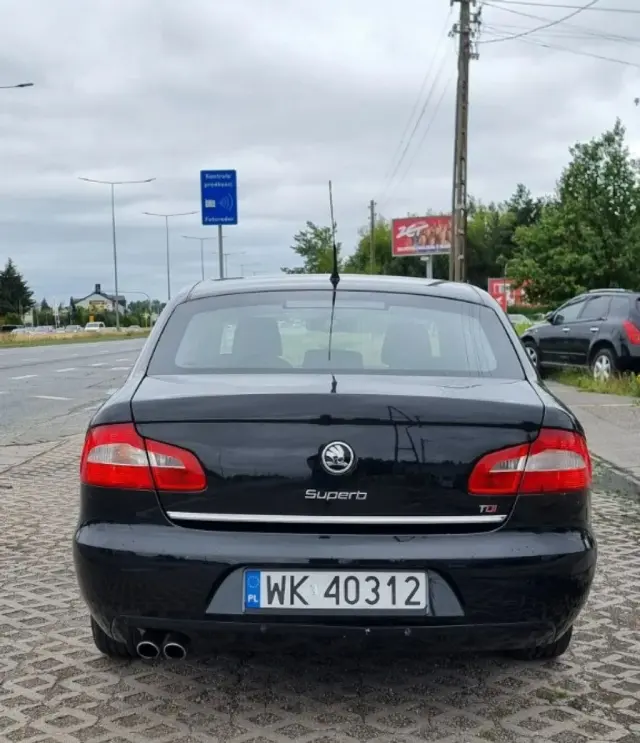 SKODA Superb 