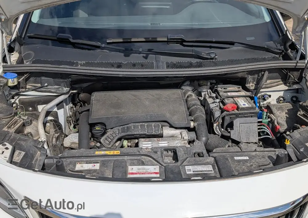 PEUGEOT 5008 1.2 PureTech Active Pack S&S