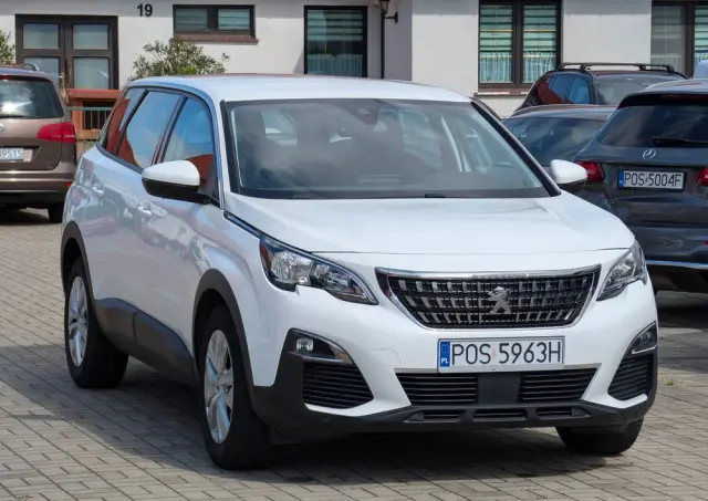 PEUGEOT 5008 1.2 PureTech Active Pack S&S