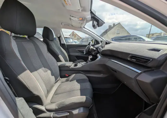 PEUGEOT 5008 1.2 PureTech Active Pack S&S