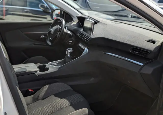 PEUGEOT 5008 1.2 PureTech Active Pack S&S