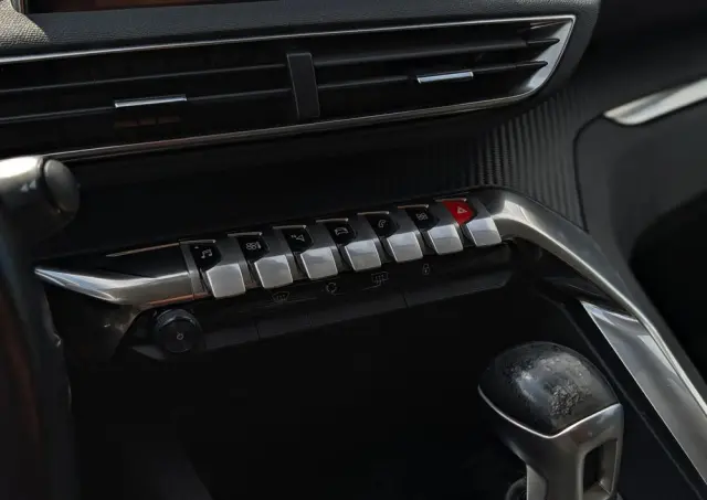 PEUGEOT 5008 1.2 PureTech Active Pack S&S