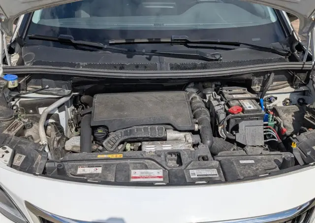 PEUGEOT 5008 1.2 PureTech Active Pack S&S