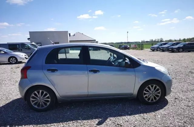 TOYOTA Yaris 