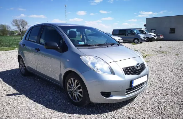 TOYOTA Yaris 