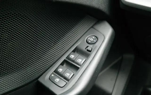 BMW Seria 1 118i Advantage