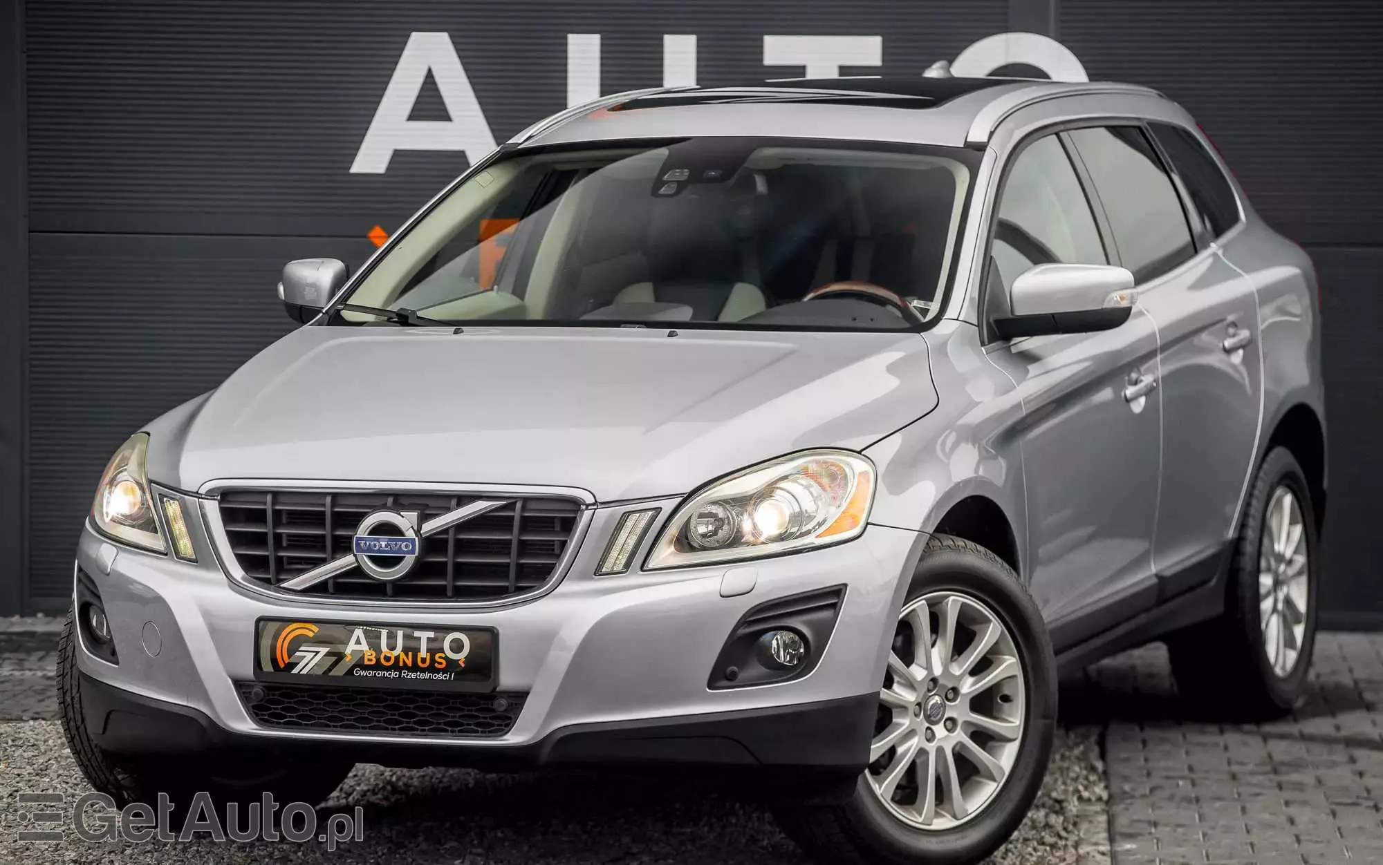 VOLVO XC 60 T6 AWD Momentum