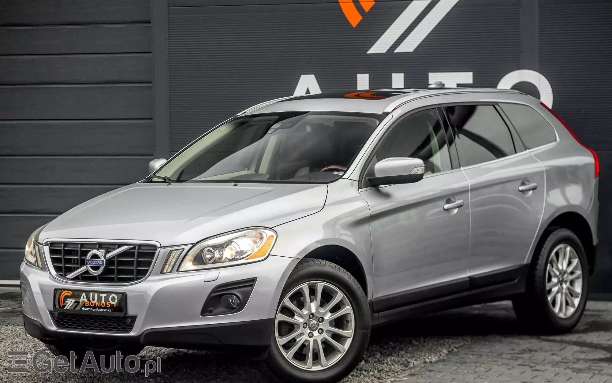 VOLVO XC 60 T6 AWD Momentum