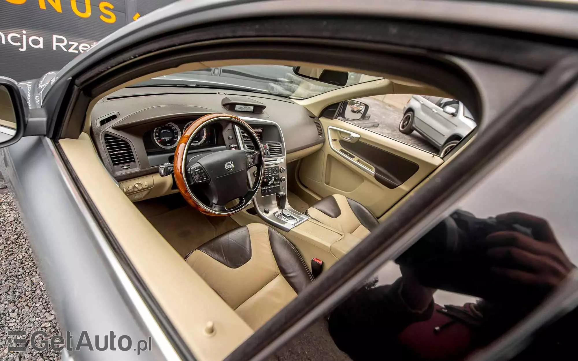 VOLVO XC 60 T6 AWD Momentum