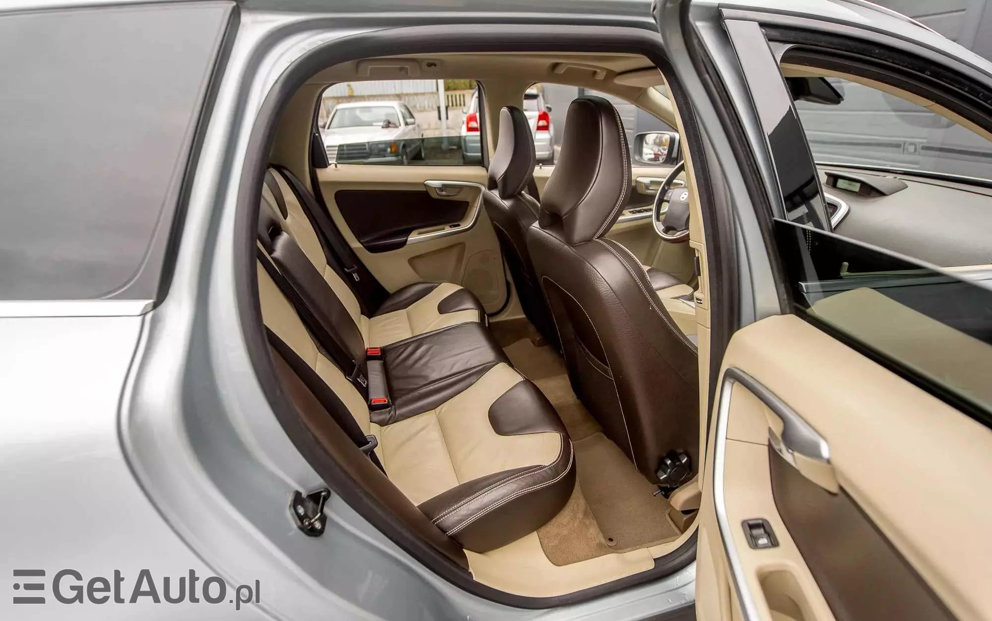 VOLVO XC 60 T6 AWD Momentum