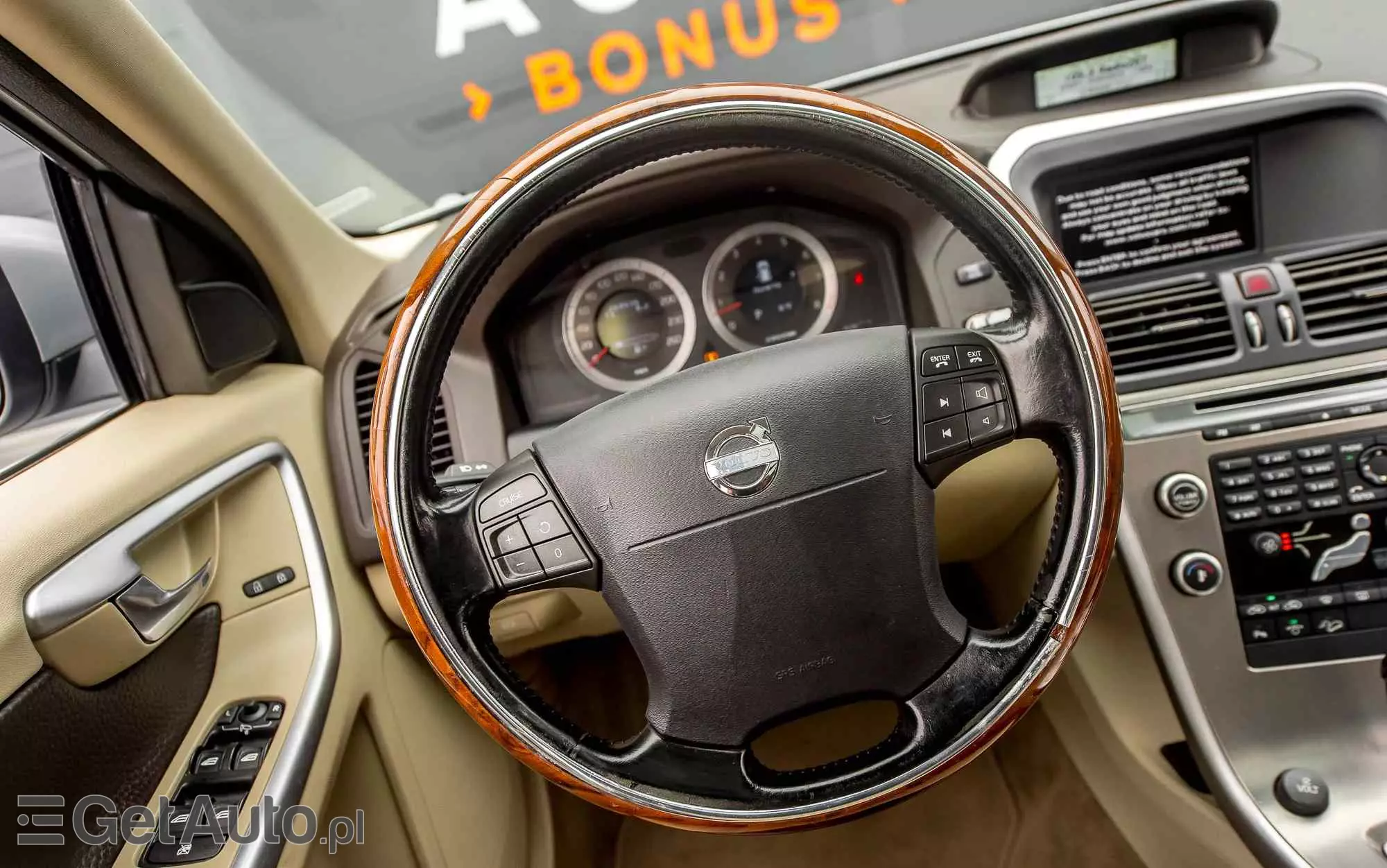 VOLVO XC 60 T6 AWD Momentum