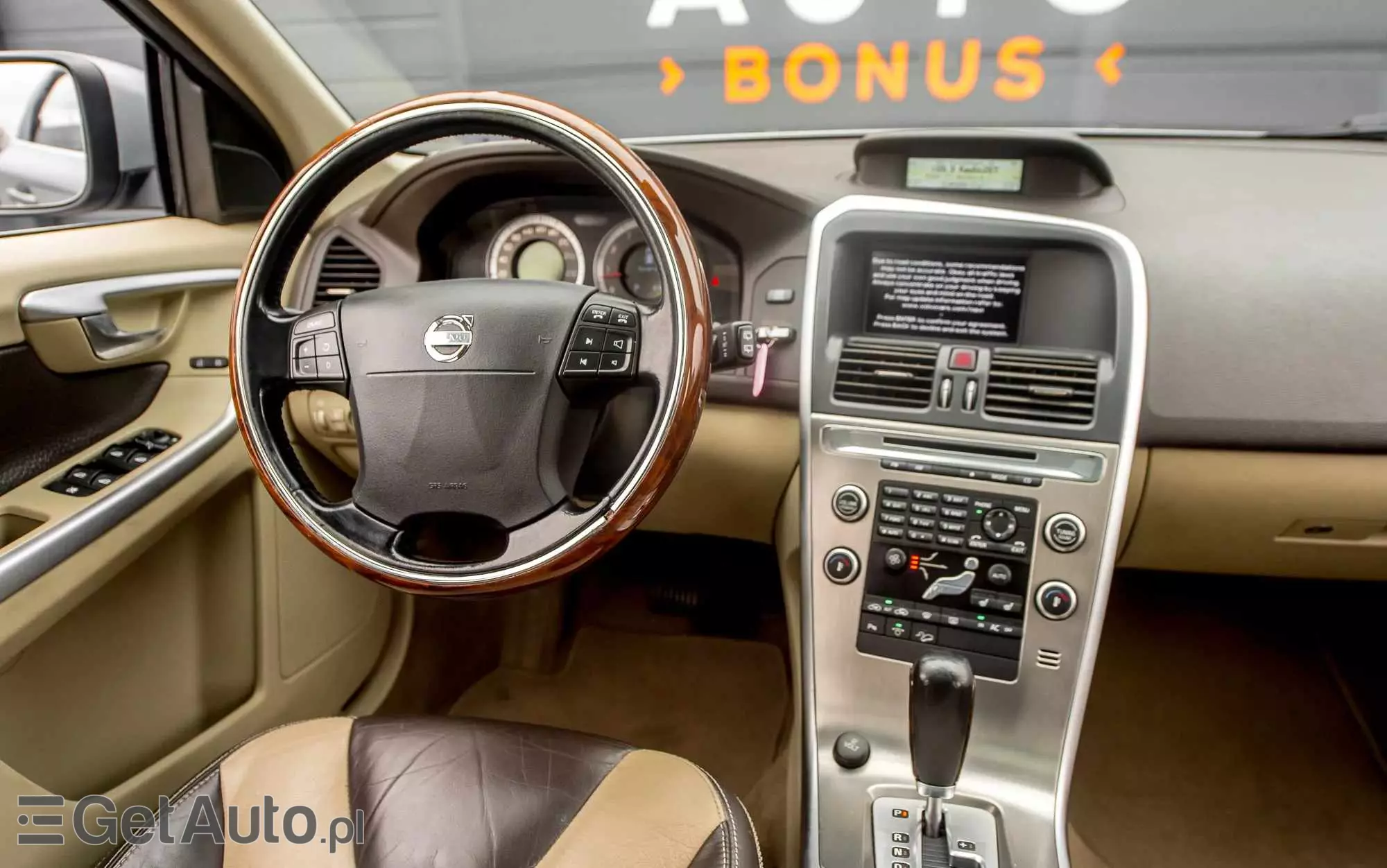 VOLVO XC 60 T6 AWD Momentum