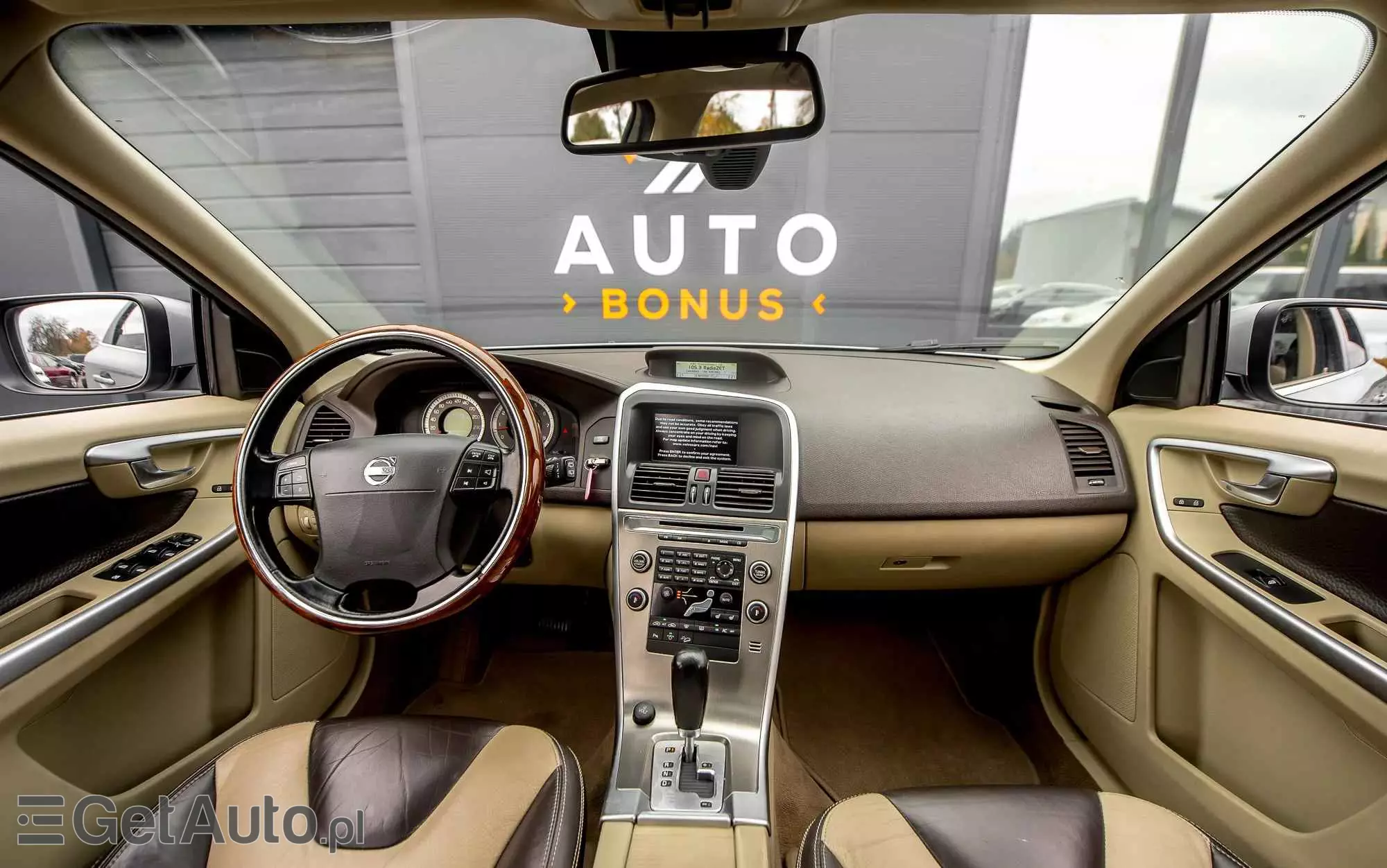 VOLVO XC 60 T6 AWD Momentum