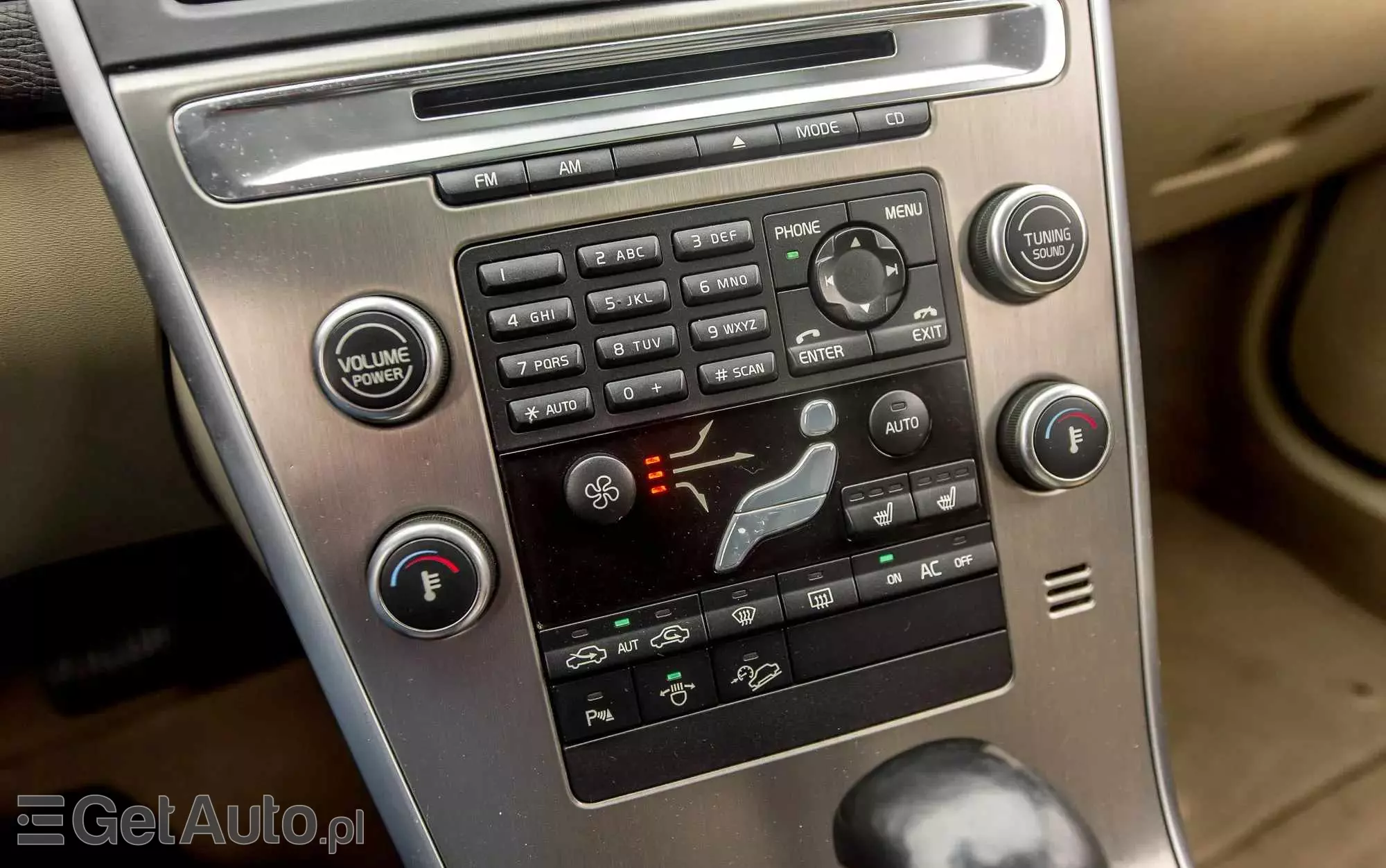 VOLVO XC 60 T6 AWD Momentum