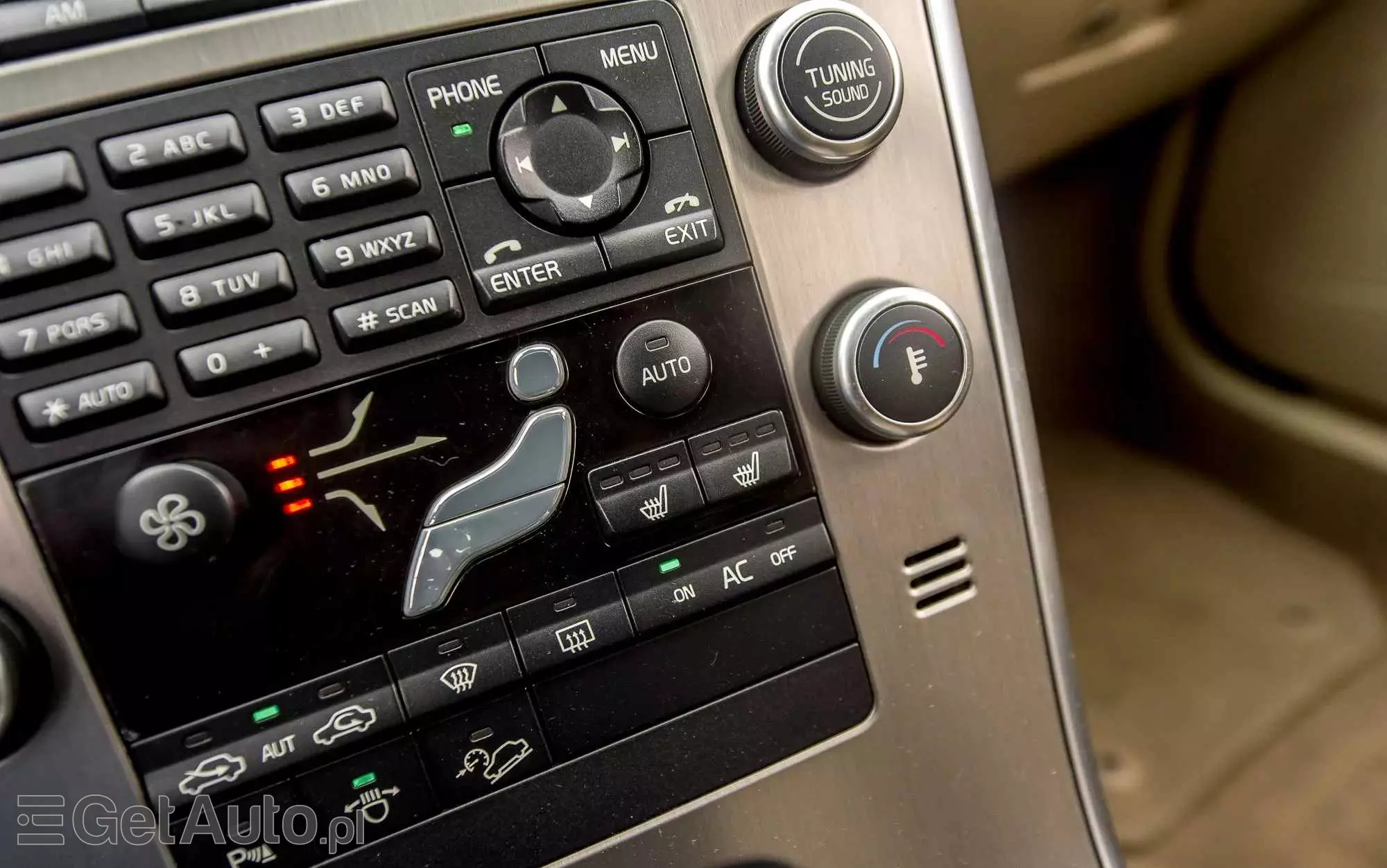 VOLVO XC 60 T6 AWD Momentum