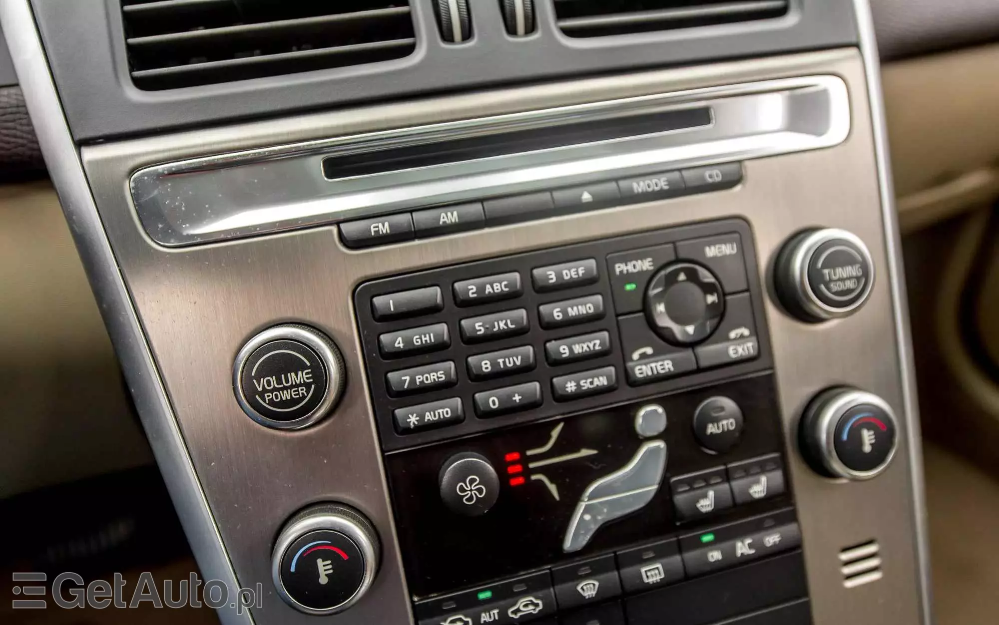 VOLVO XC 60 T6 AWD Momentum