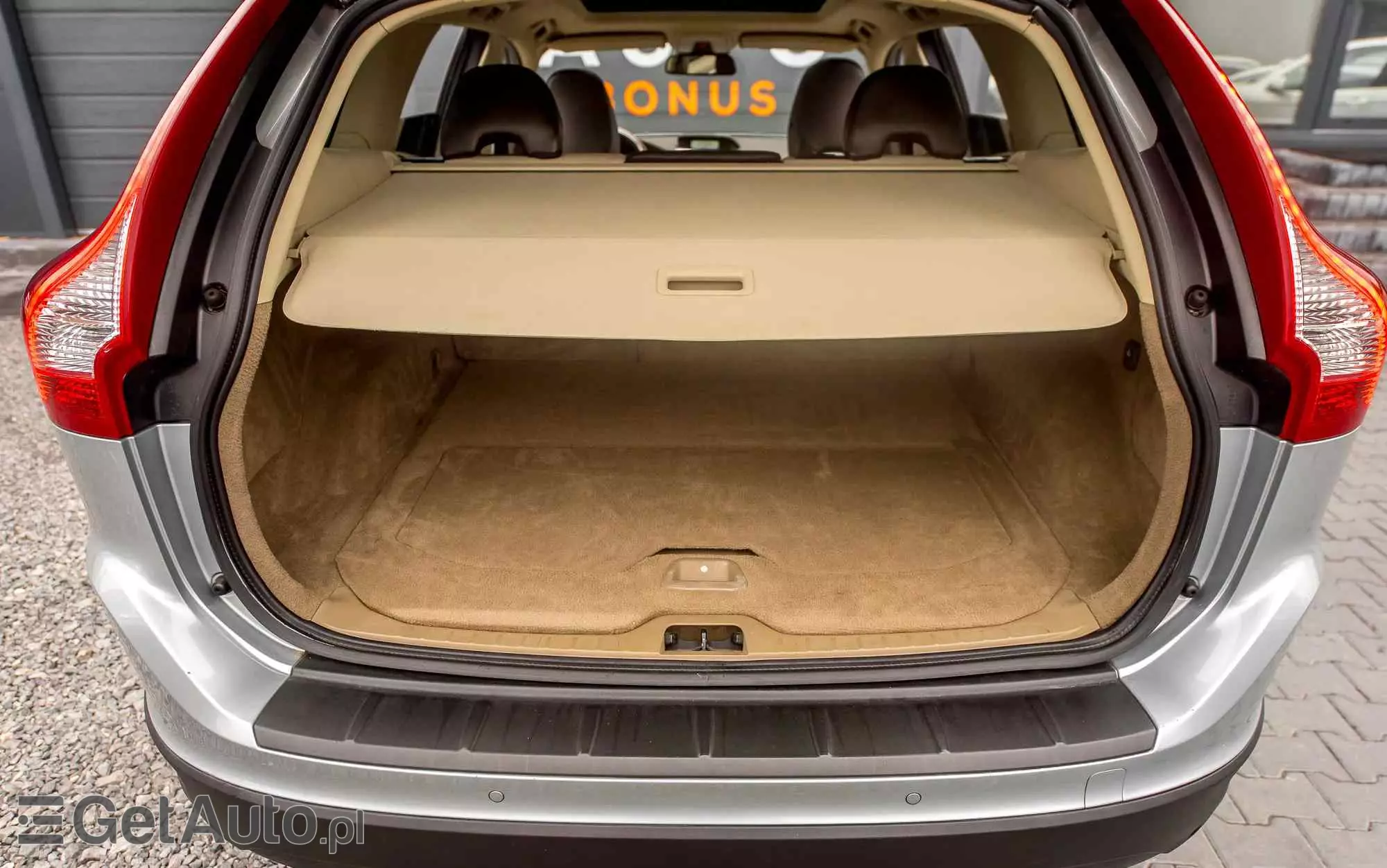 VOLVO XC 60 T6 AWD Momentum