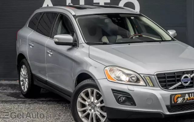 VOLVO XC 60 T6 AWD Momentum