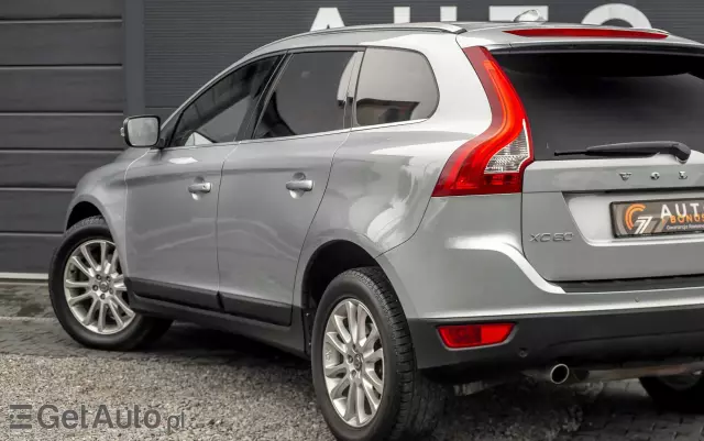 VOLVO XC 60 T6 AWD Momentum