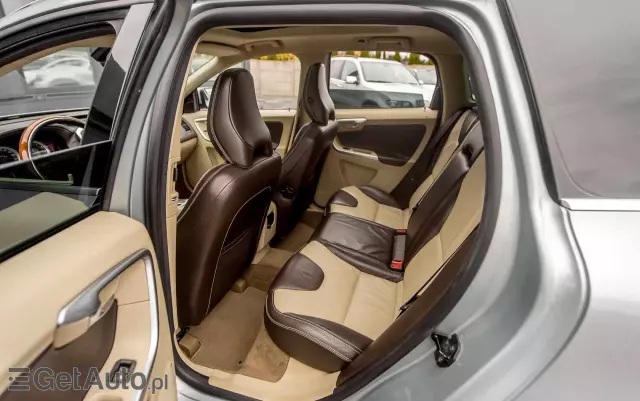 VOLVO XC 60 T6 AWD Momentum