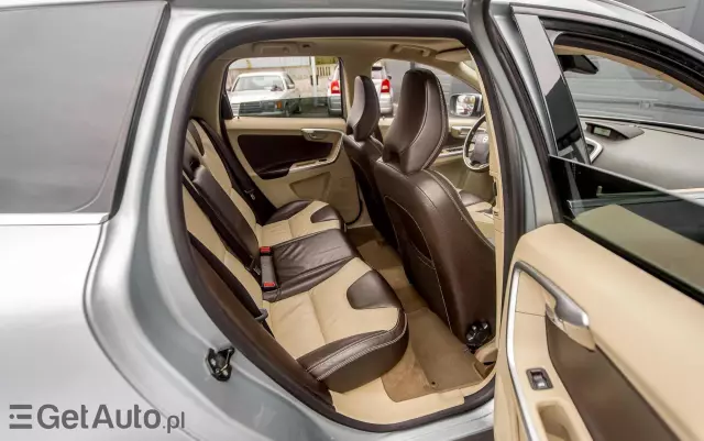 VOLVO XC 60 T6 AWD Momentum