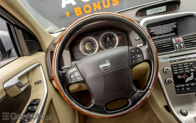 VOLVO XC 60 T6 AWD Momentum