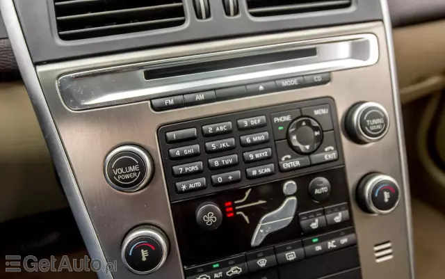 VOLVO XC 60 T6 AWD Momentum