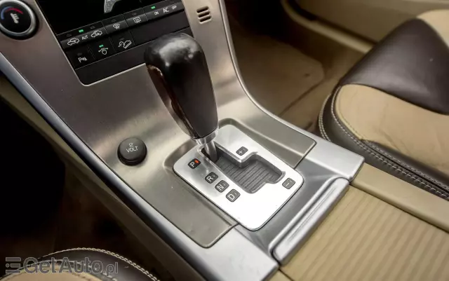 VOLVO XC 60 T6 AWD Momentum