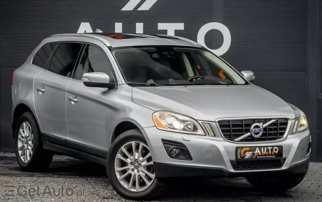VOLVO XC 60 T6 AWD Momentum