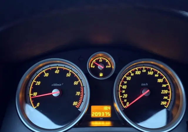 OPEL Astra 2.0 Turbo Sport