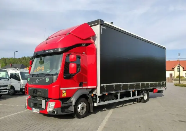 VOLVO FL12.240 E6 Firana Tył Drzwi Dach Zsuwany Bogato Wyposażony !!! 