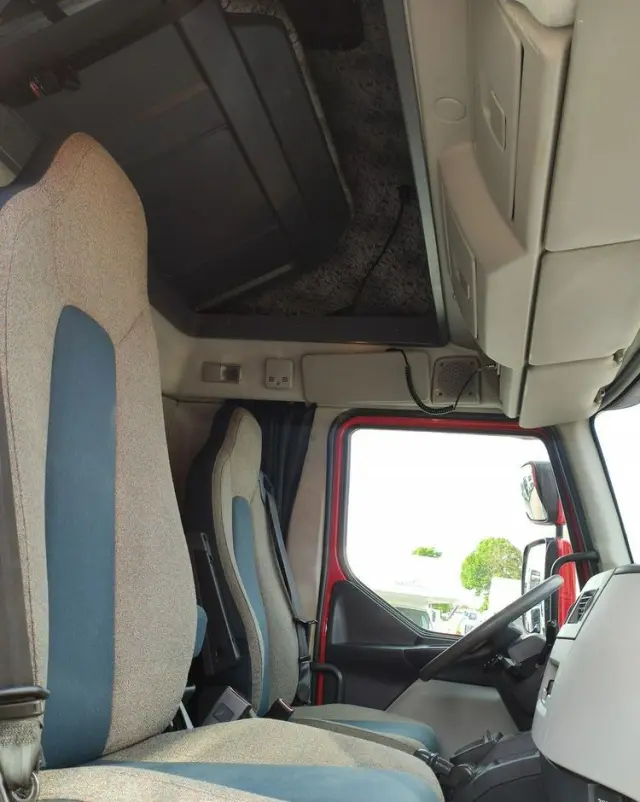 VOLVO FL12.240 E6 Firana Tył Drzwi Dach Zsuwany Bogato Wyposażony !!! 