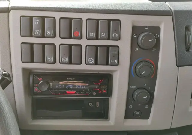 VOLVO FL12.240 E6 Firana Tył Drzwi Dach Zsuwany Bogato Wyposażony !!! 