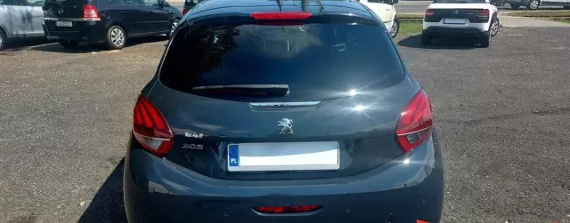 PEUGEOT 208 