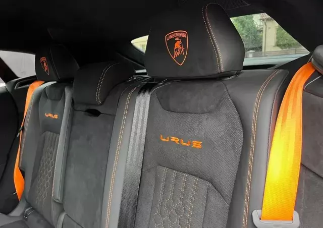LAMBORGHINI Urus 