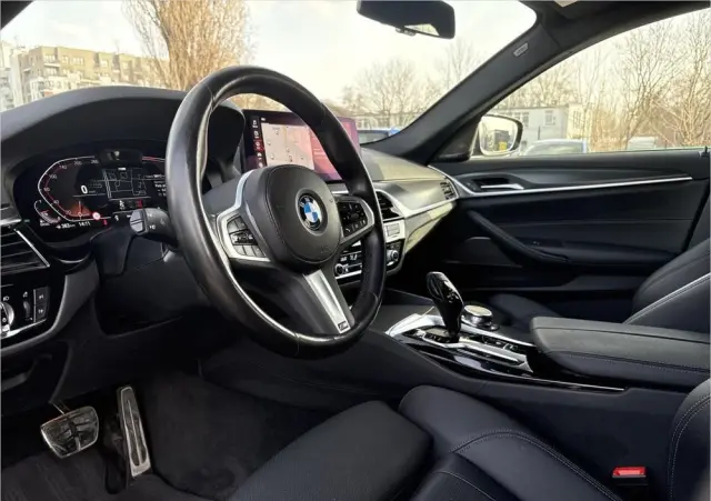 BMW Seria 5 520d xDrive mHEV M Sport sport