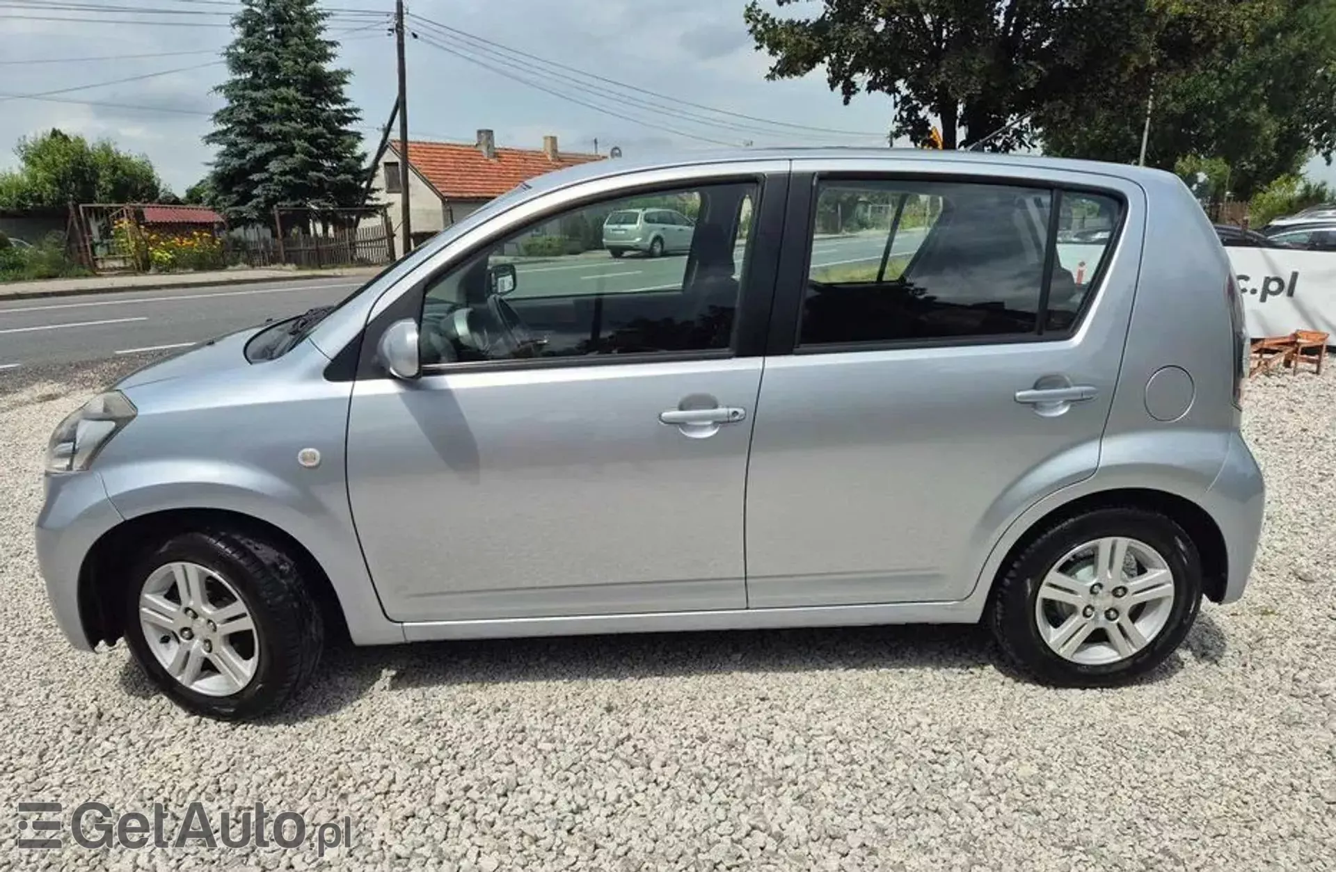 DAIHATSU Sirion 1.3 i 4WD (87 KM)